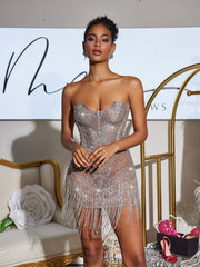 Robe mini bustier à franges et chaîne de cristaux