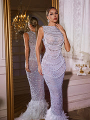 Robe longue à plumes et perles