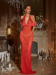 Robe longue rouge à col halter ornée de fleurs et de strass
