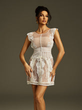 Robe courte en maille brodée