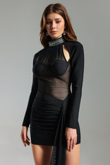 Robe courte en résille et strass