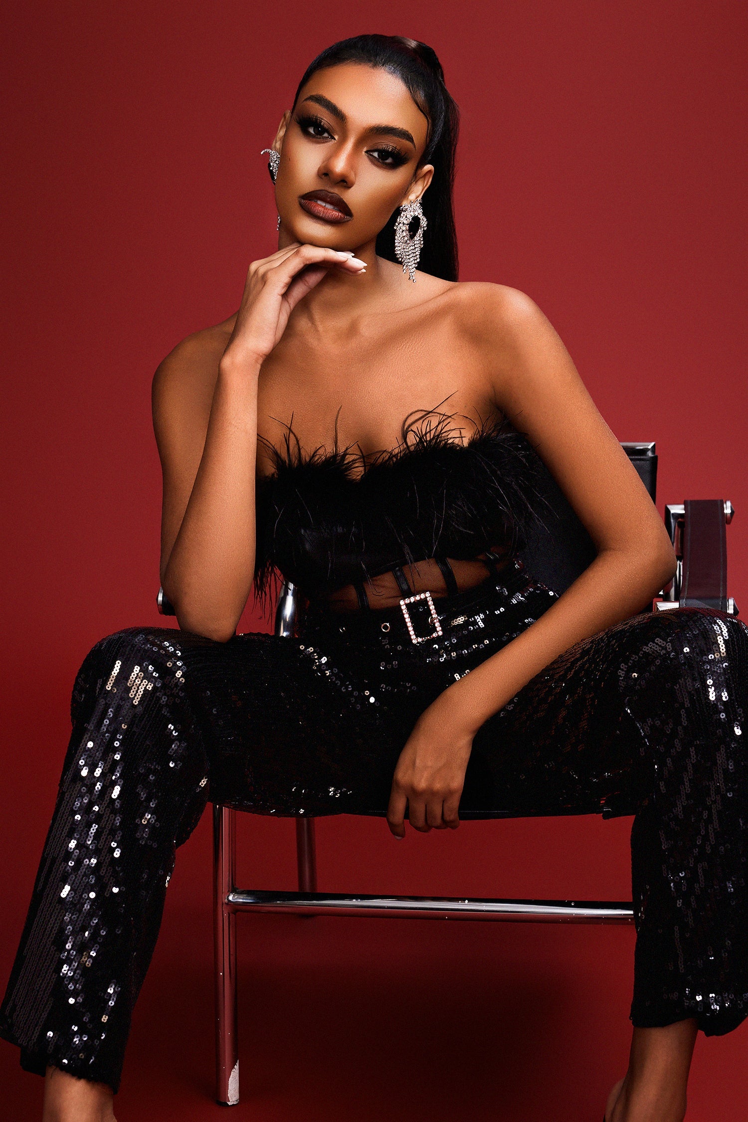 Combinaison à plumes et sequins 