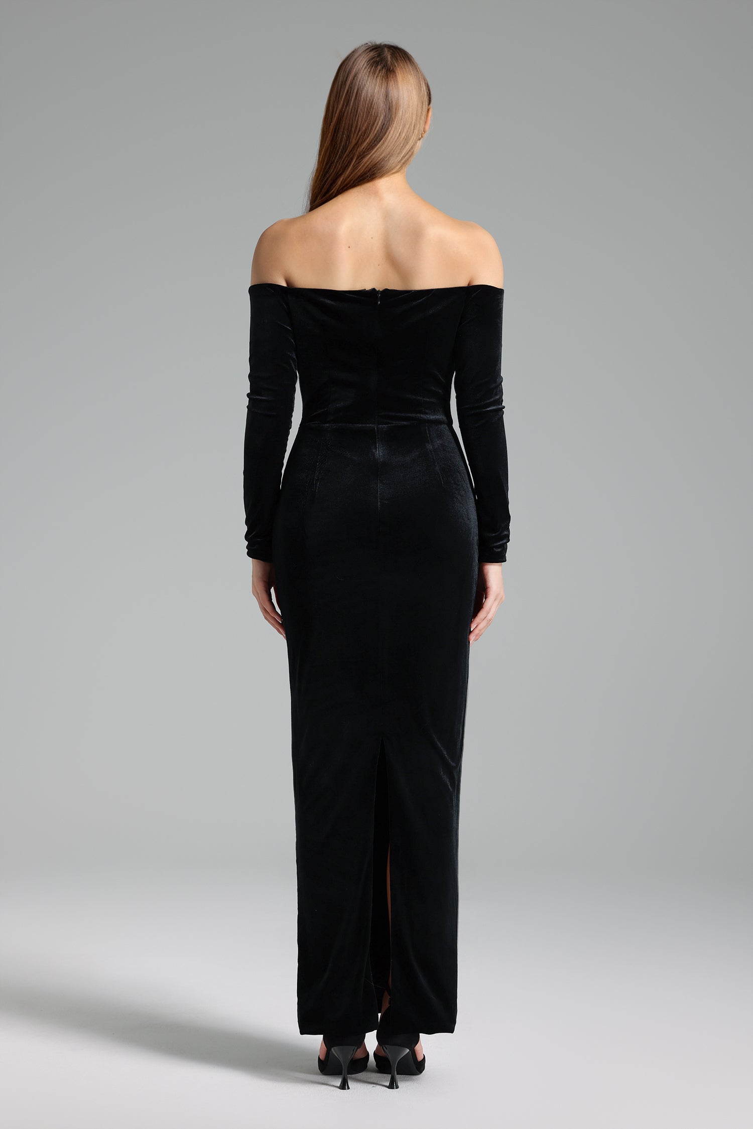 Robe maxi en velours à fleurs, épaules dénudées et manches longues