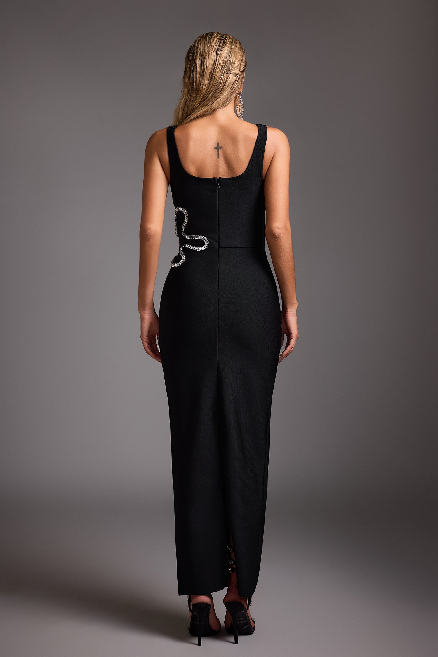 Robe longue bandage à découpes en losanges