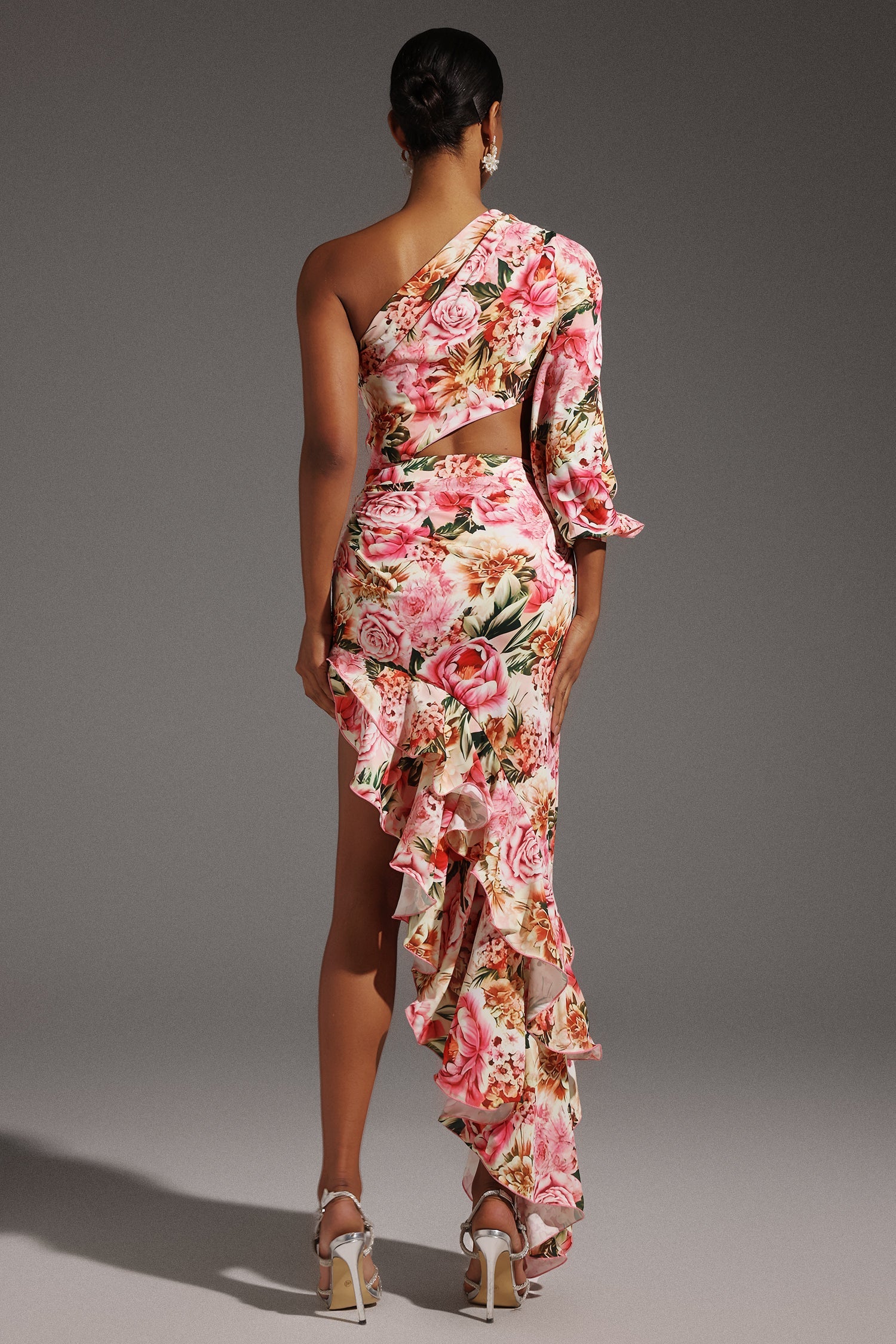 Robe maxi asymétrique fendue sur une épaule