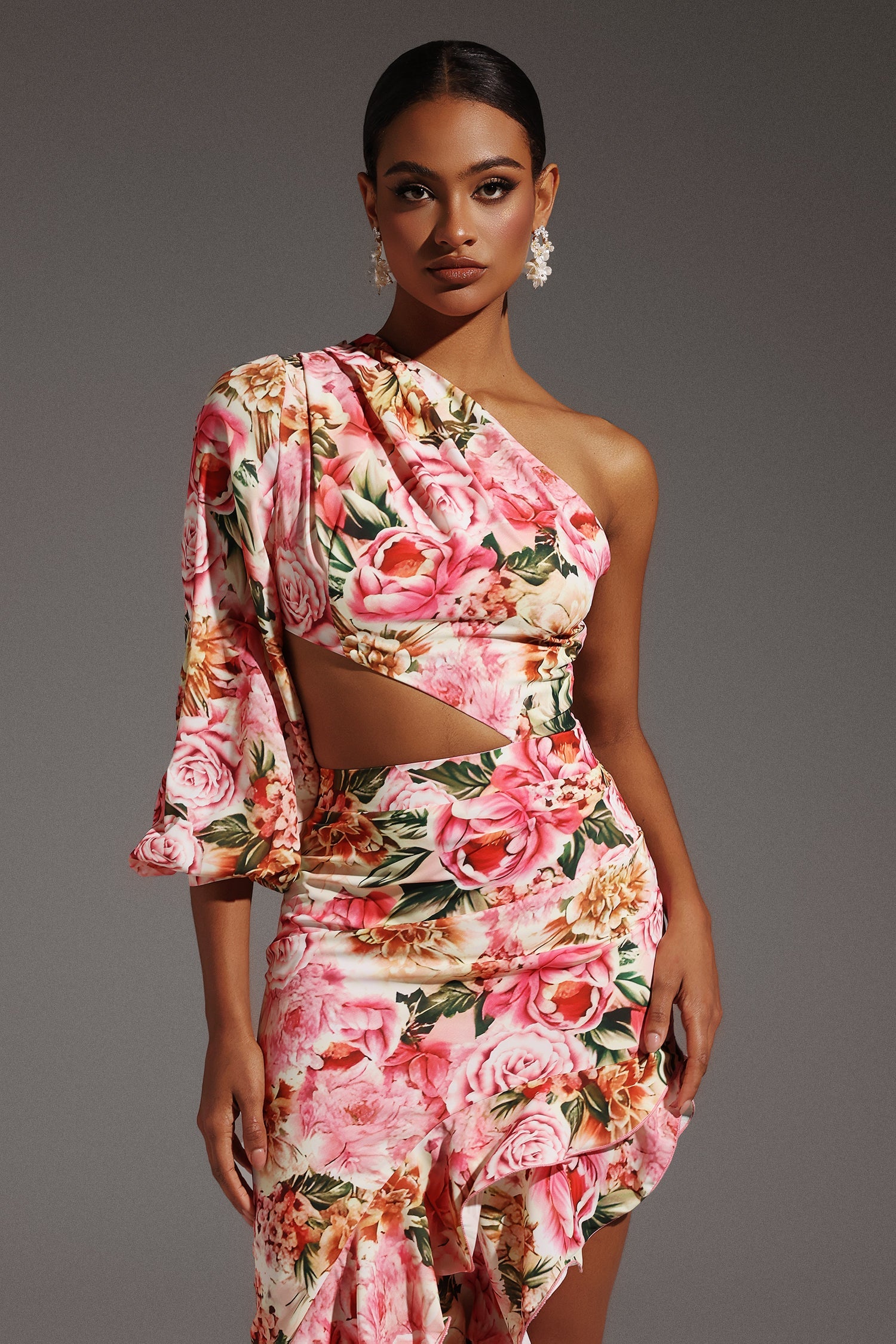 Robe maxi asymétrique fendue sur une épaule