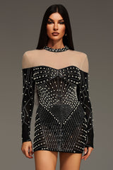 Robe courte à manches longues ornée de diamants et de perles 