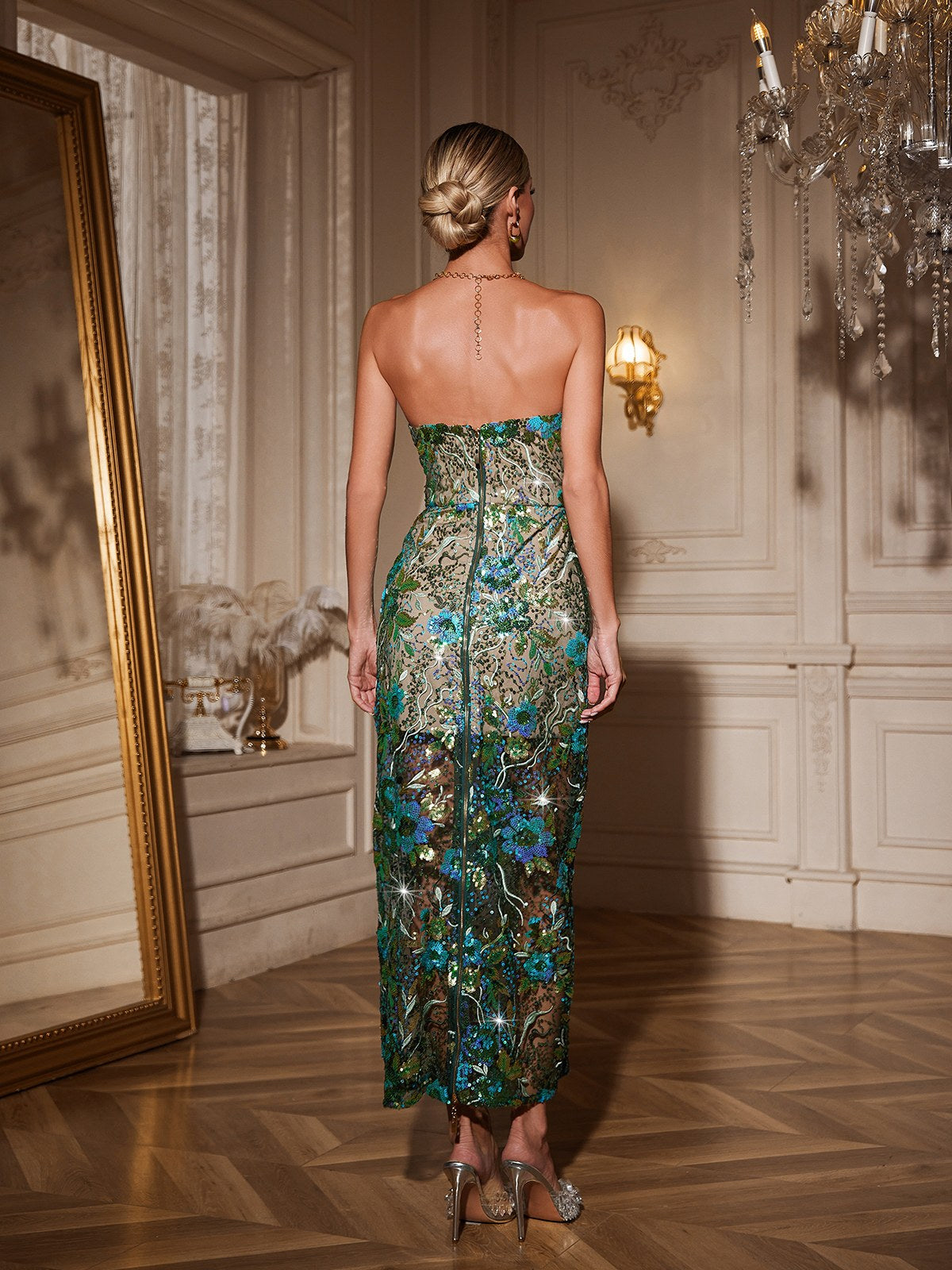 Robe à sequins brodée de fleurs 