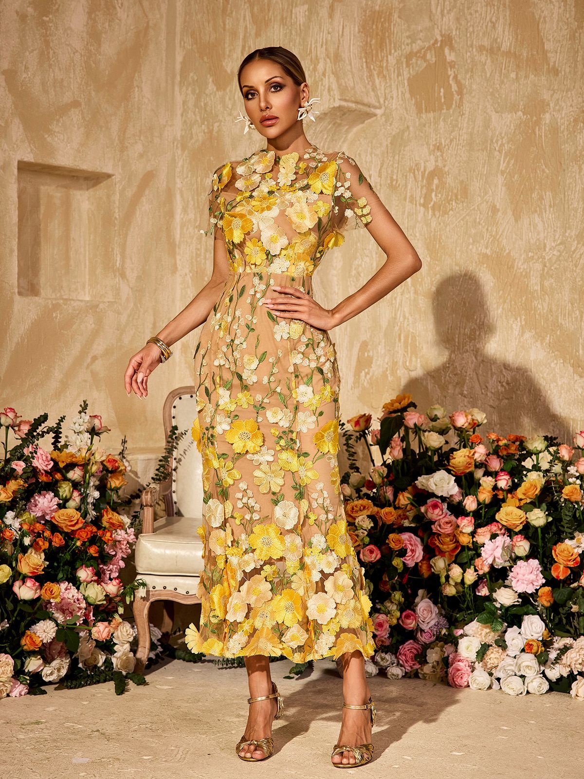 Robe midi à fleurs brodées 