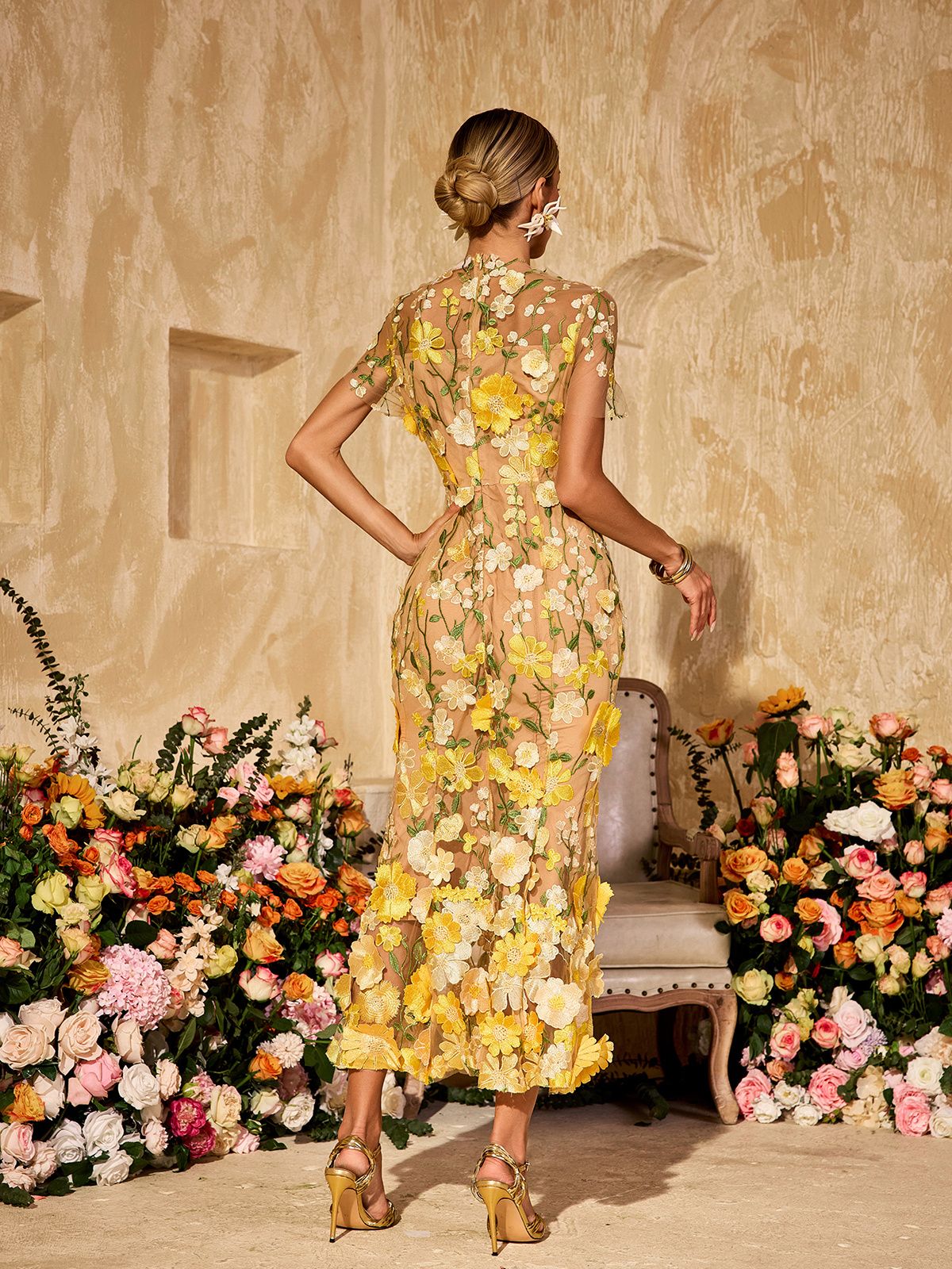 Robe midi à fleurs brodées 