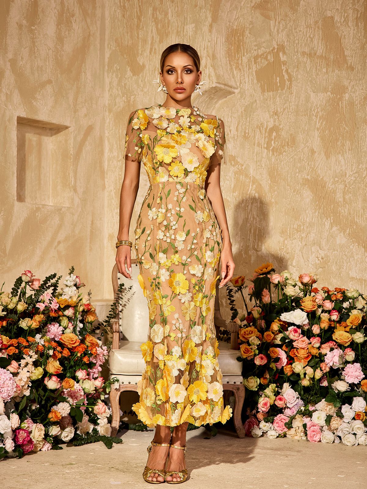 Robe midi à fleurs brodées 