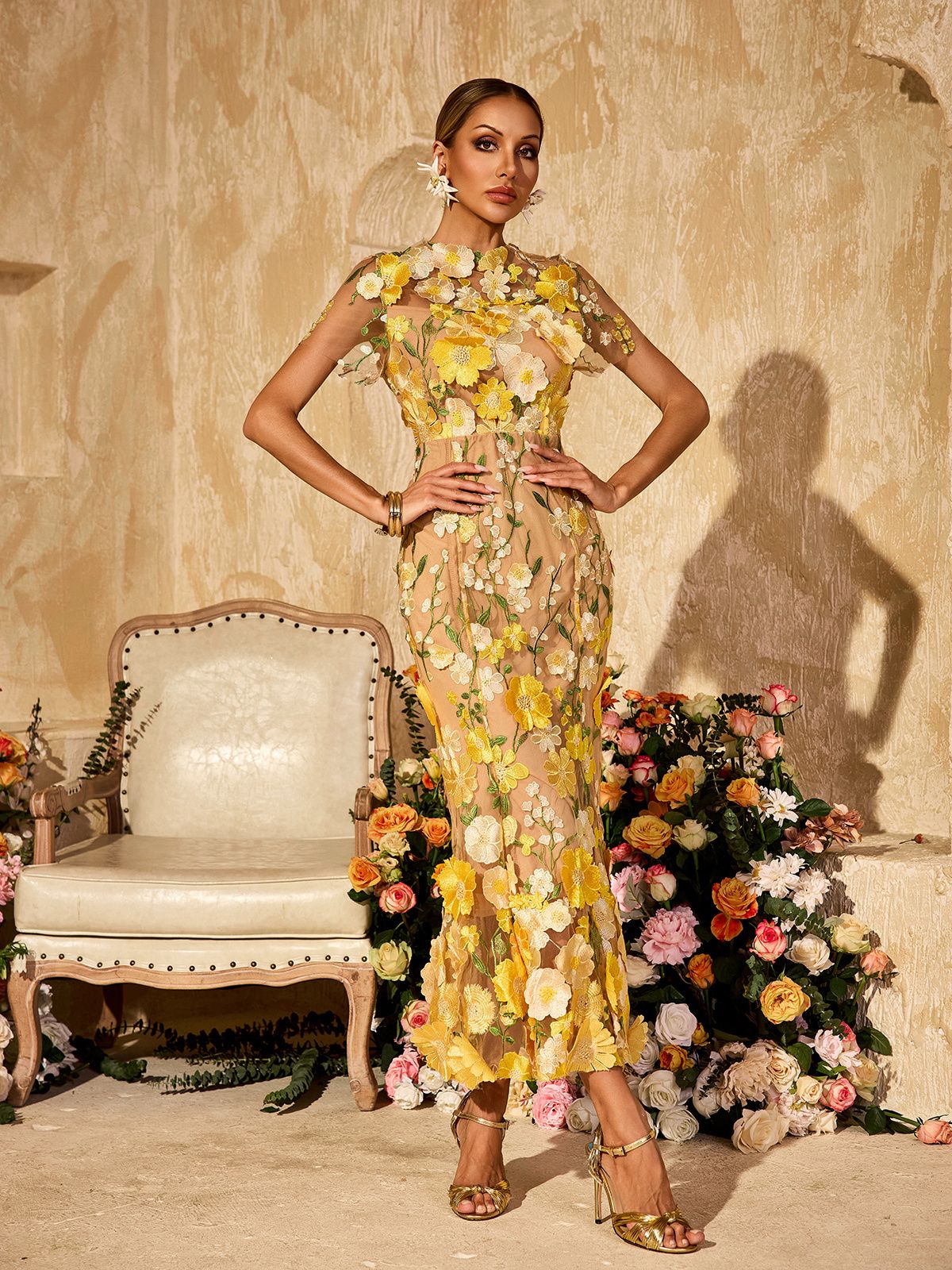 Robe midi à fleurs brodées 