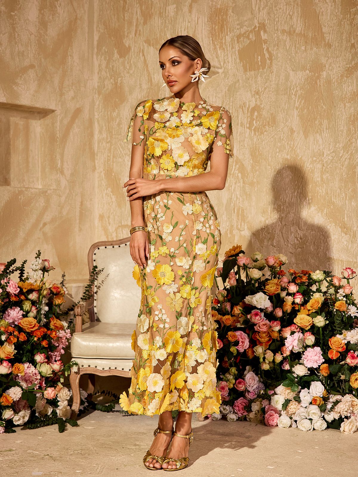 Robe midi à fleurs brodées 
