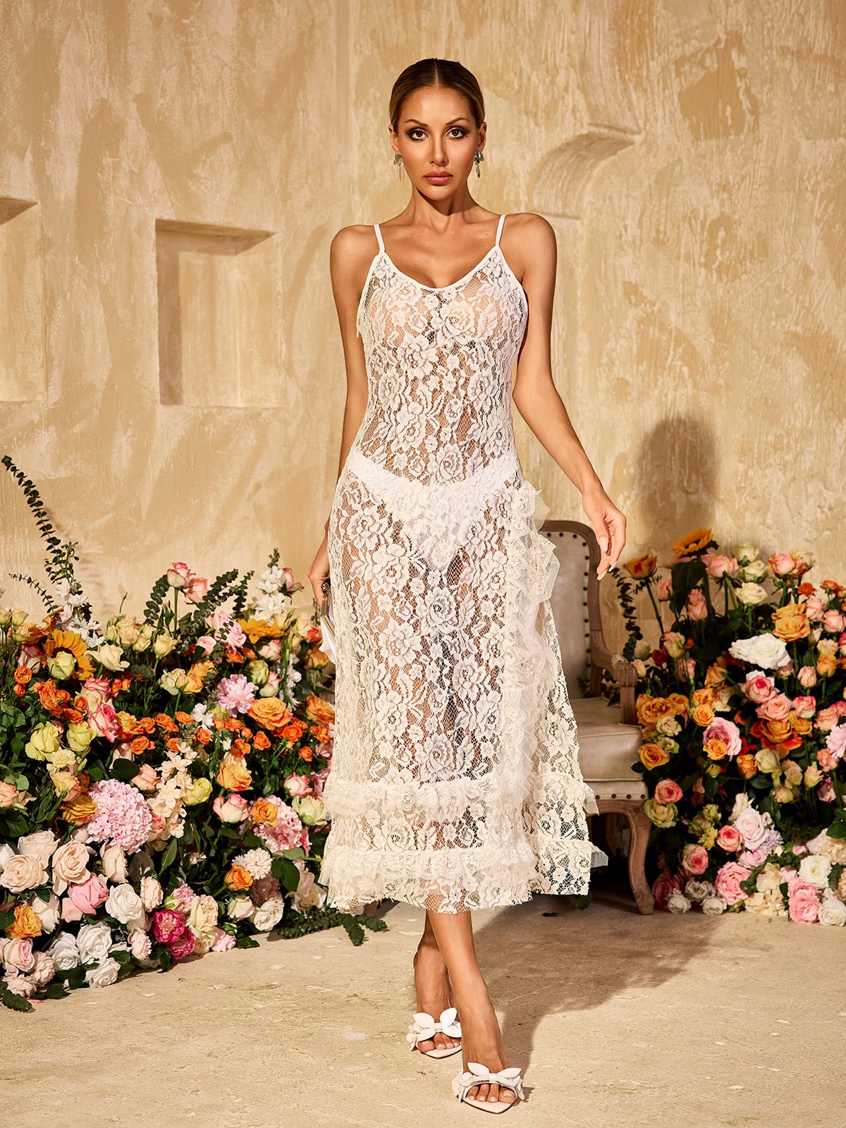 Robe midi à fines bretelles en dentelle florale 