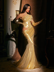 Robe longue asymétrique métallisée dorée avec gants 