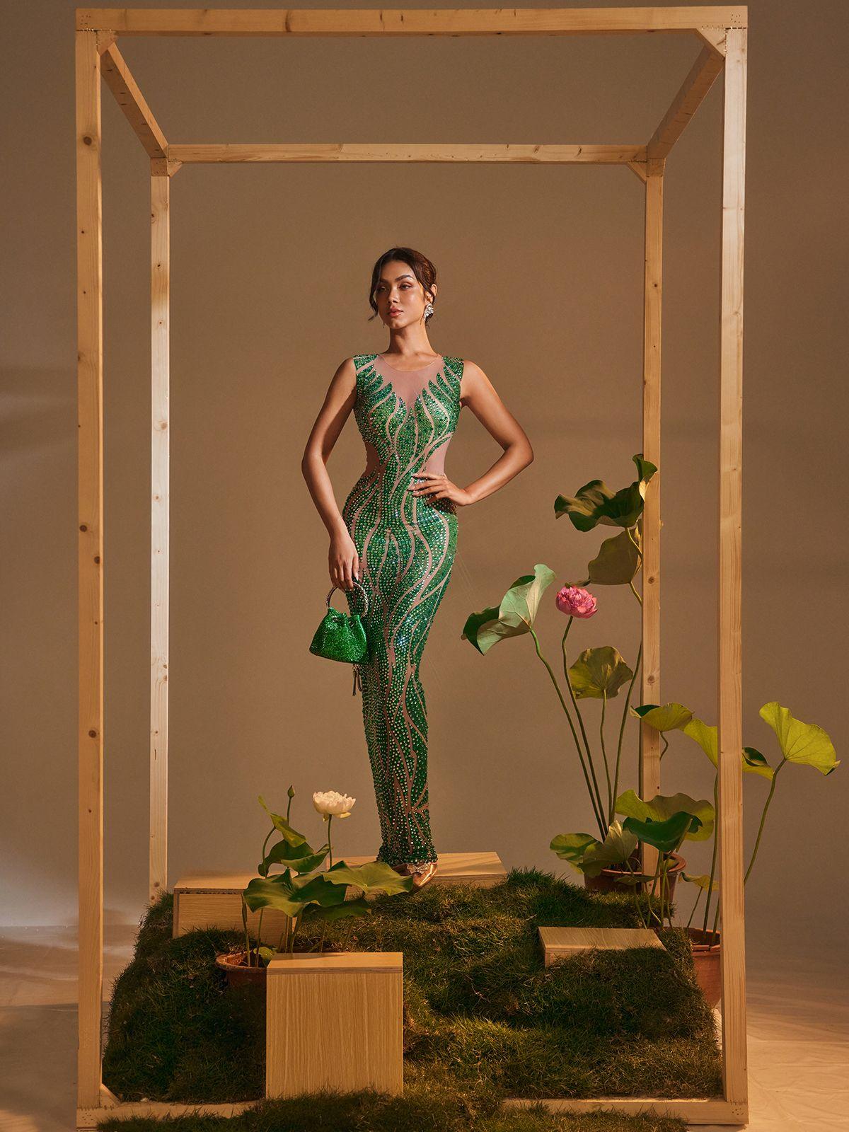 Robe maxi imprimée strass à col rond 