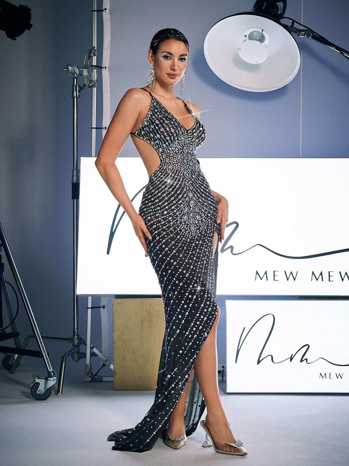 Robe longue dos nu à strass et découpes 