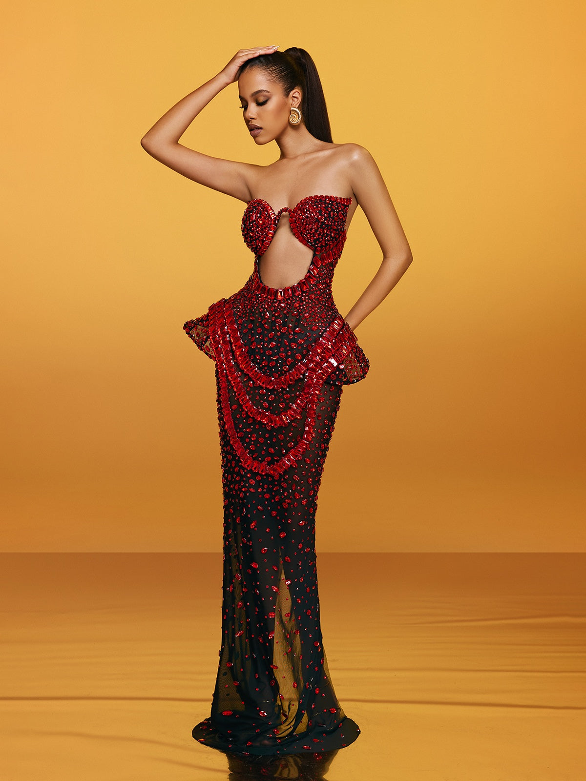 Robe longue bustier à découpes et cristaux couleur vin 