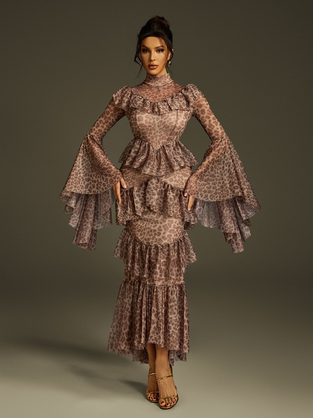 Robe midi léopard à manches cloche 