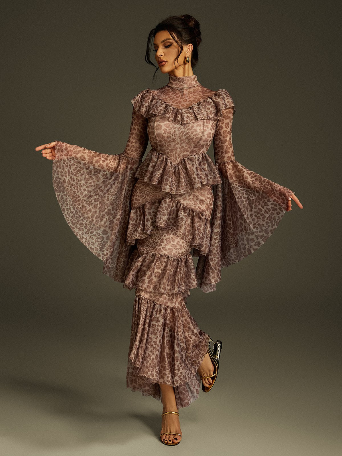 Robe midi léopard à manches cloche 