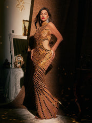 Robe longue en maille ajourée ornée de découpes 