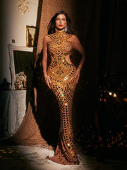 Robe longue en maille ajourée ornée de découpes 