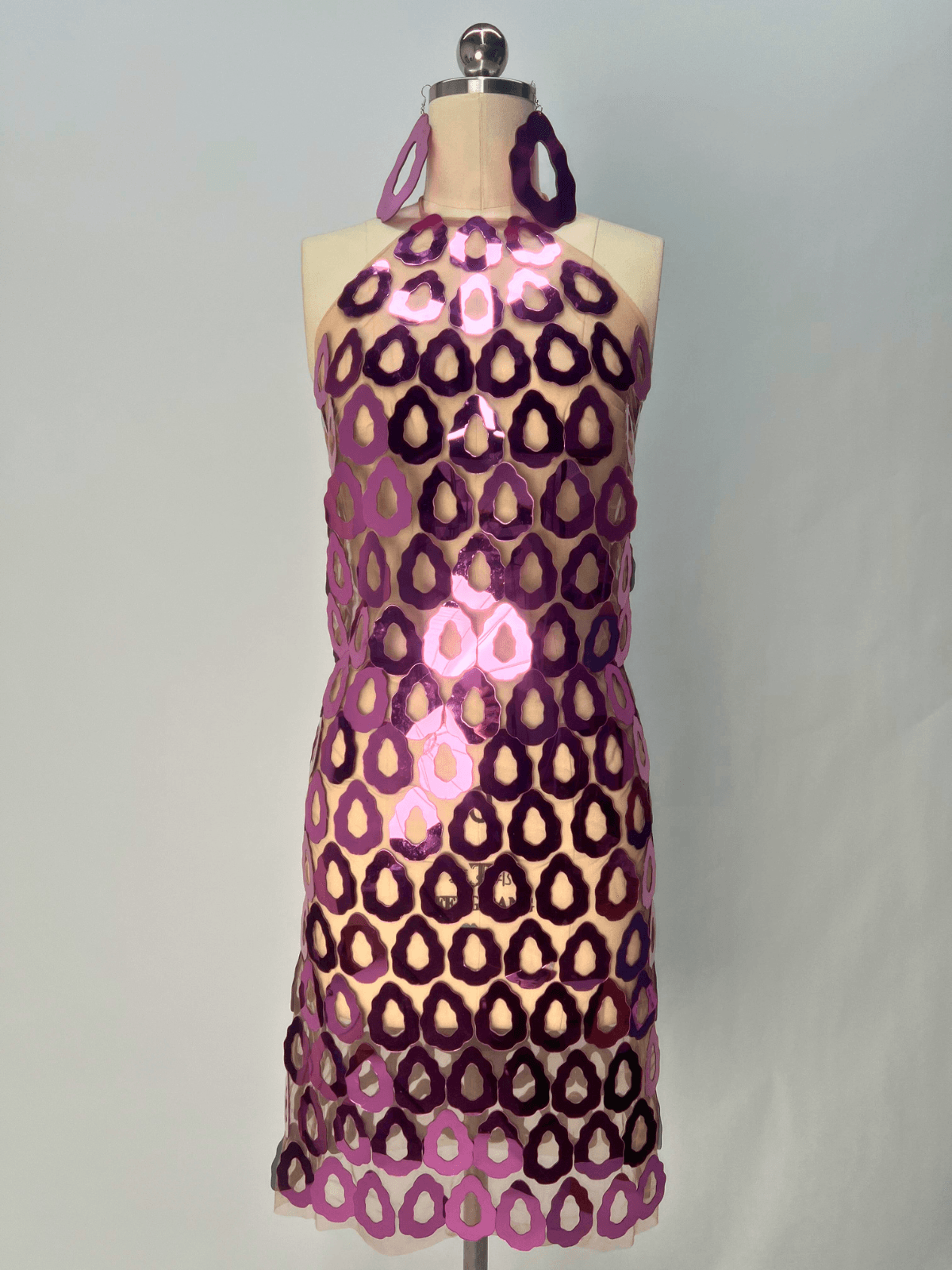 Robe courte dos nu en maille acrylique 