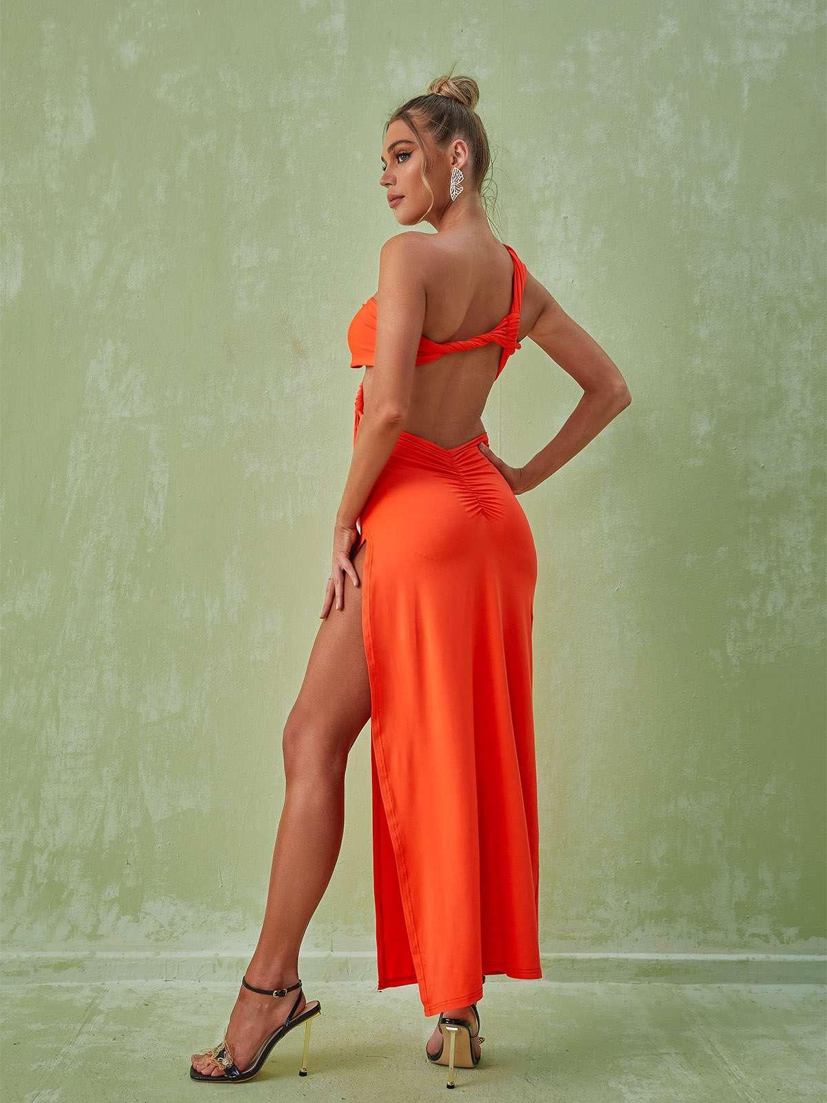 Robe longue orange à une épaule dénudée 