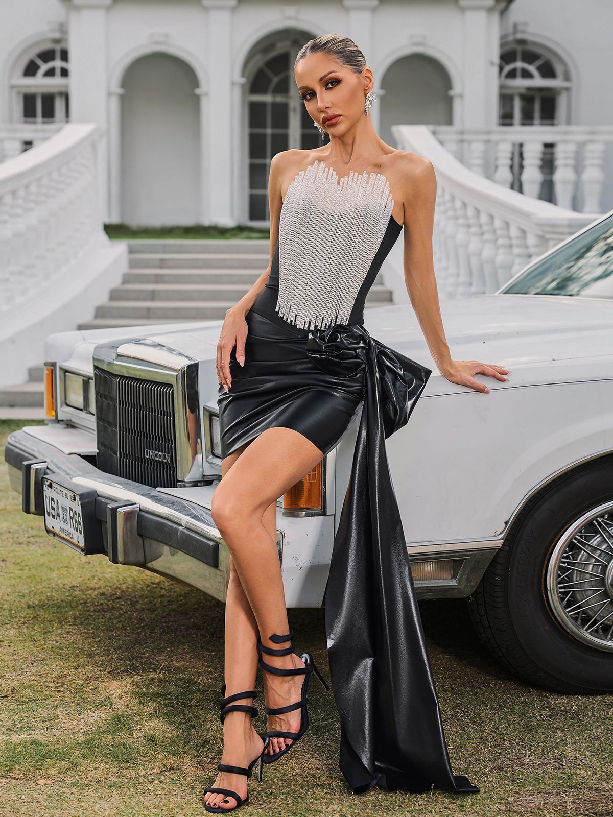 Robe mini en cuir drapé sans bretelles 