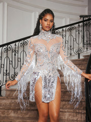 Robe courte fendue à franges argentées 
