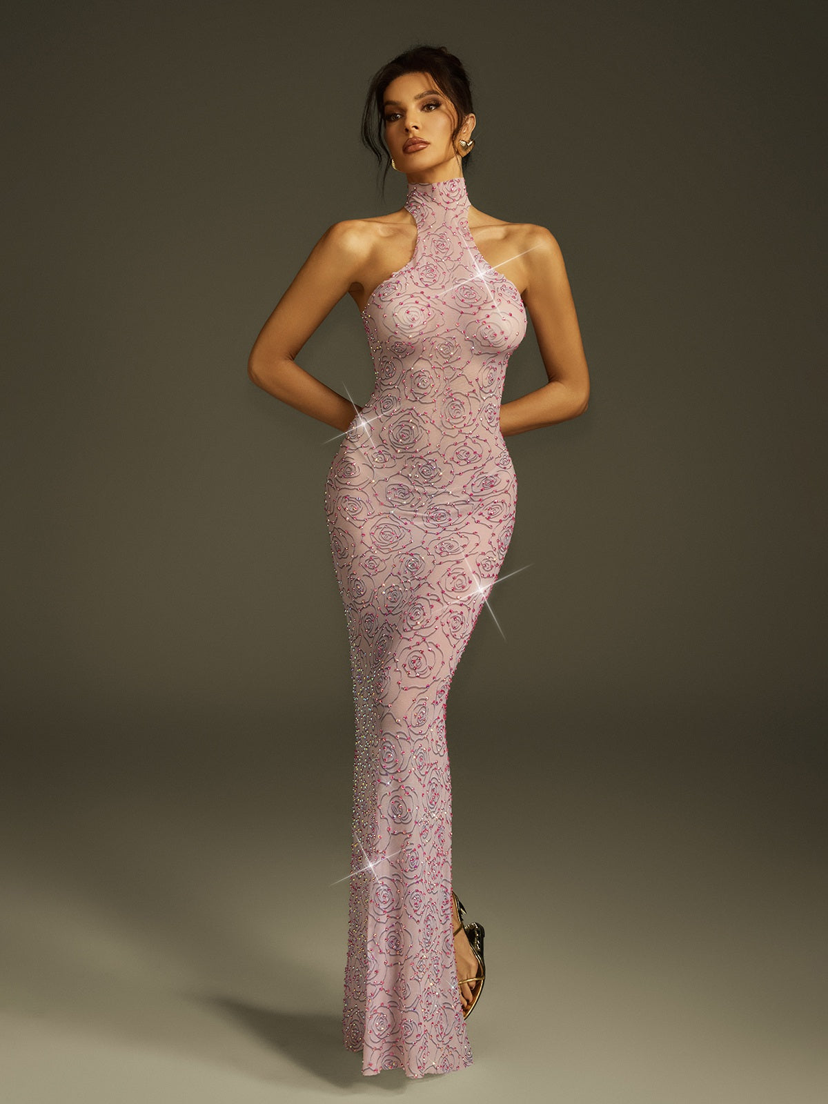 Robe maxi fendue à col montant et strass floraux 