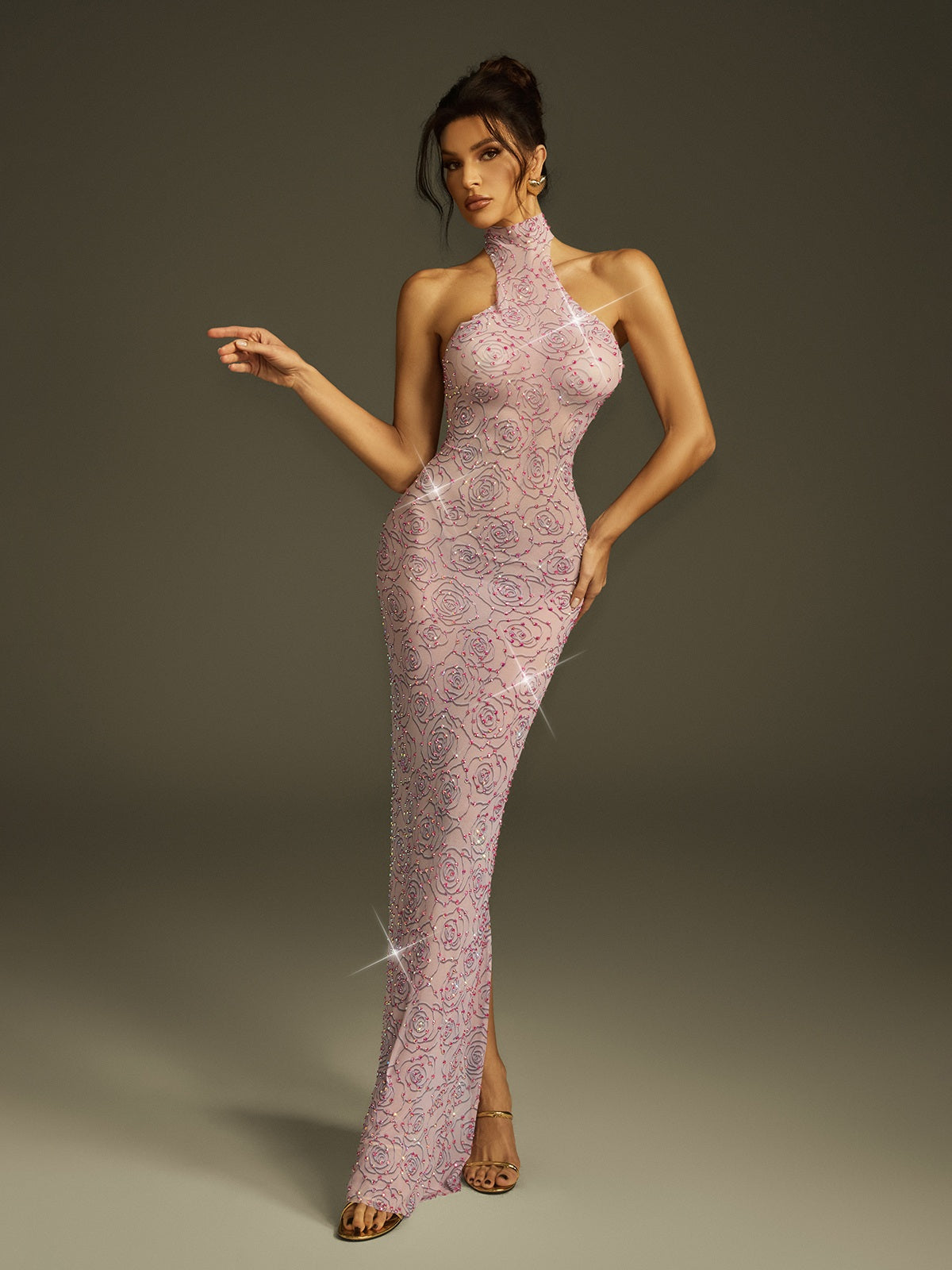 Robe maxi fendue à col montant et strass floraux 