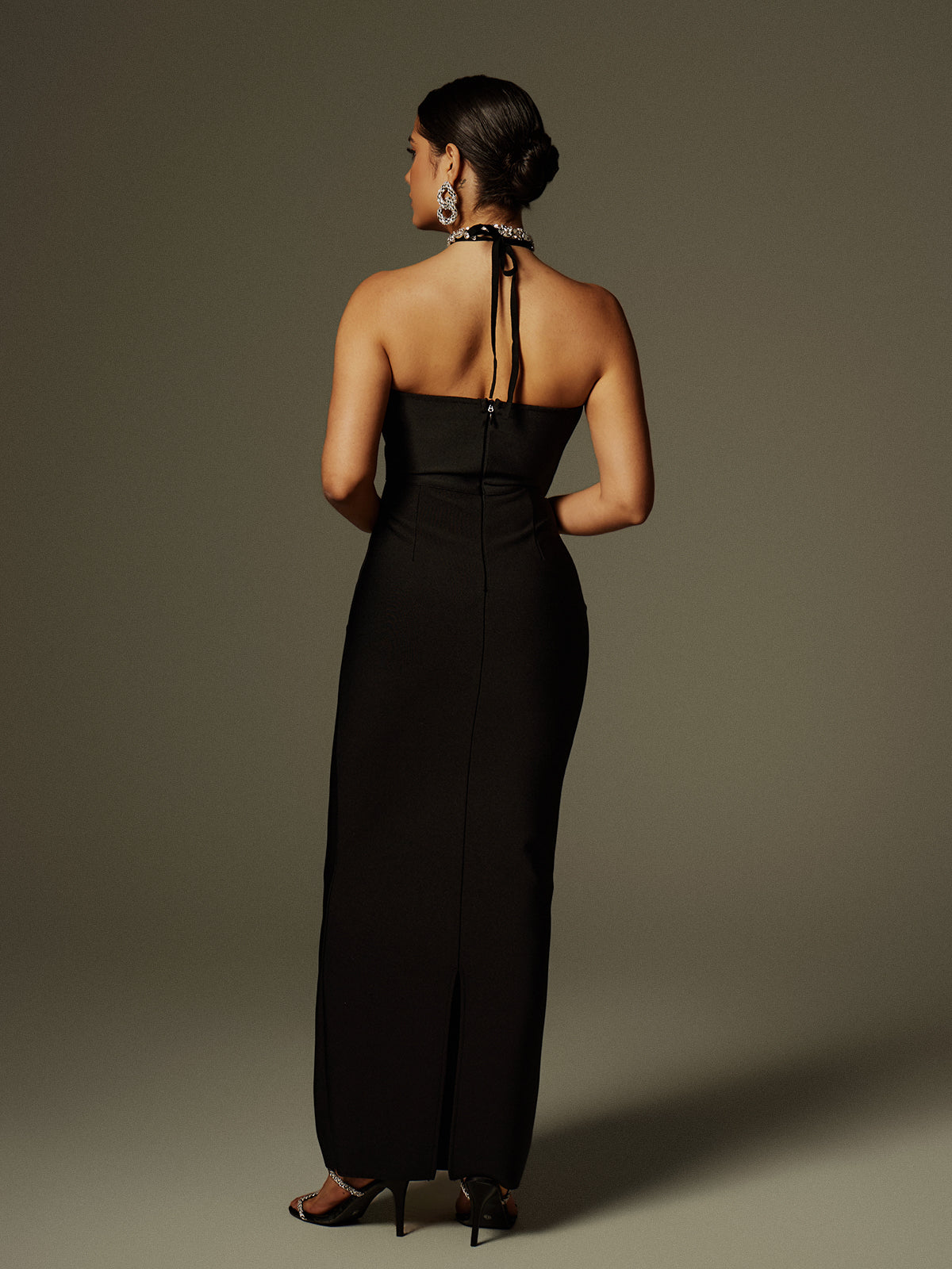 Robe longue bustier à strass et col licou 