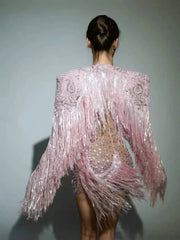 Robe courte à franges en résille avec manteau rose