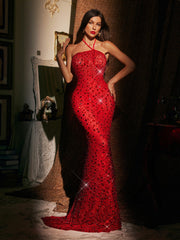 Robe longue rouge à col halter ornée de strass 
