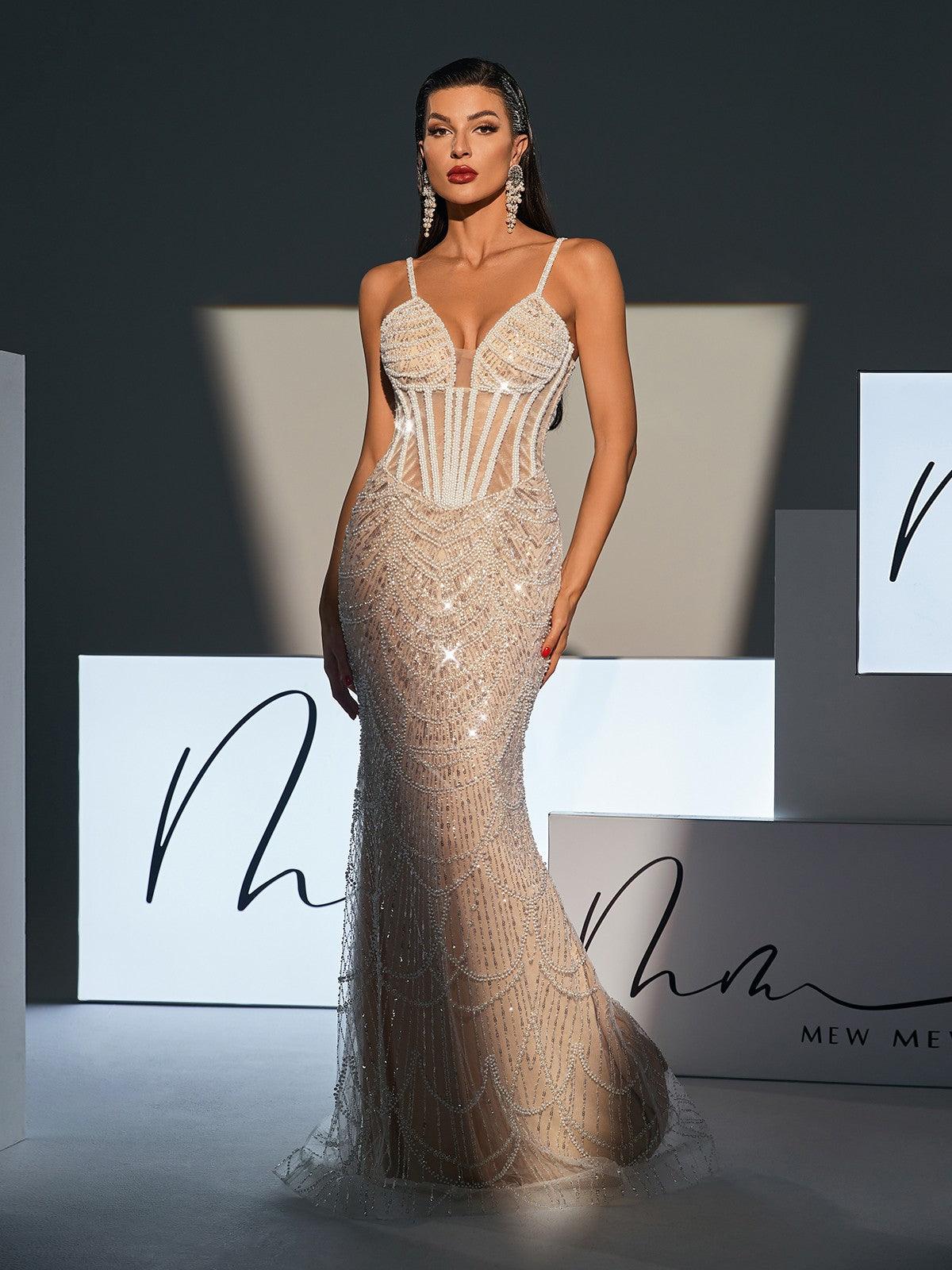 Robe à sequins ornée de perles et de spaghettis 