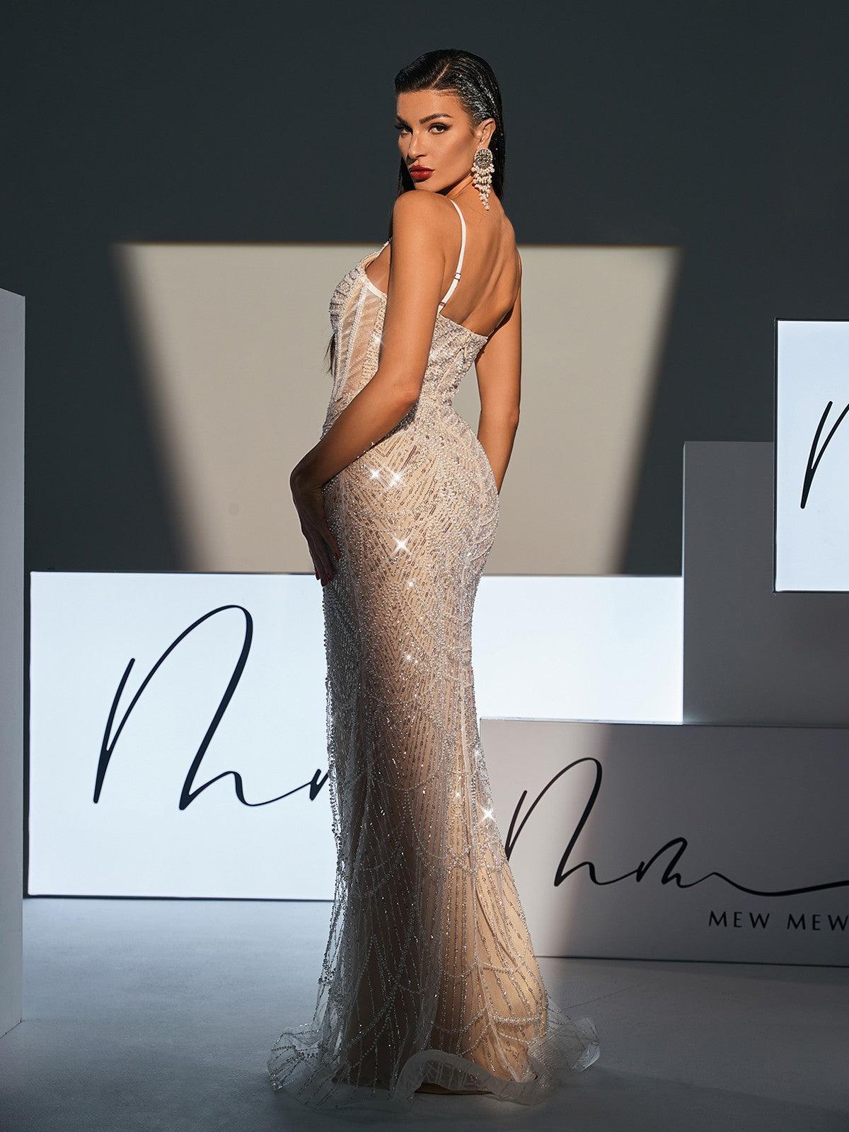 Robe à sequins ornée de perles et de spaghettis 