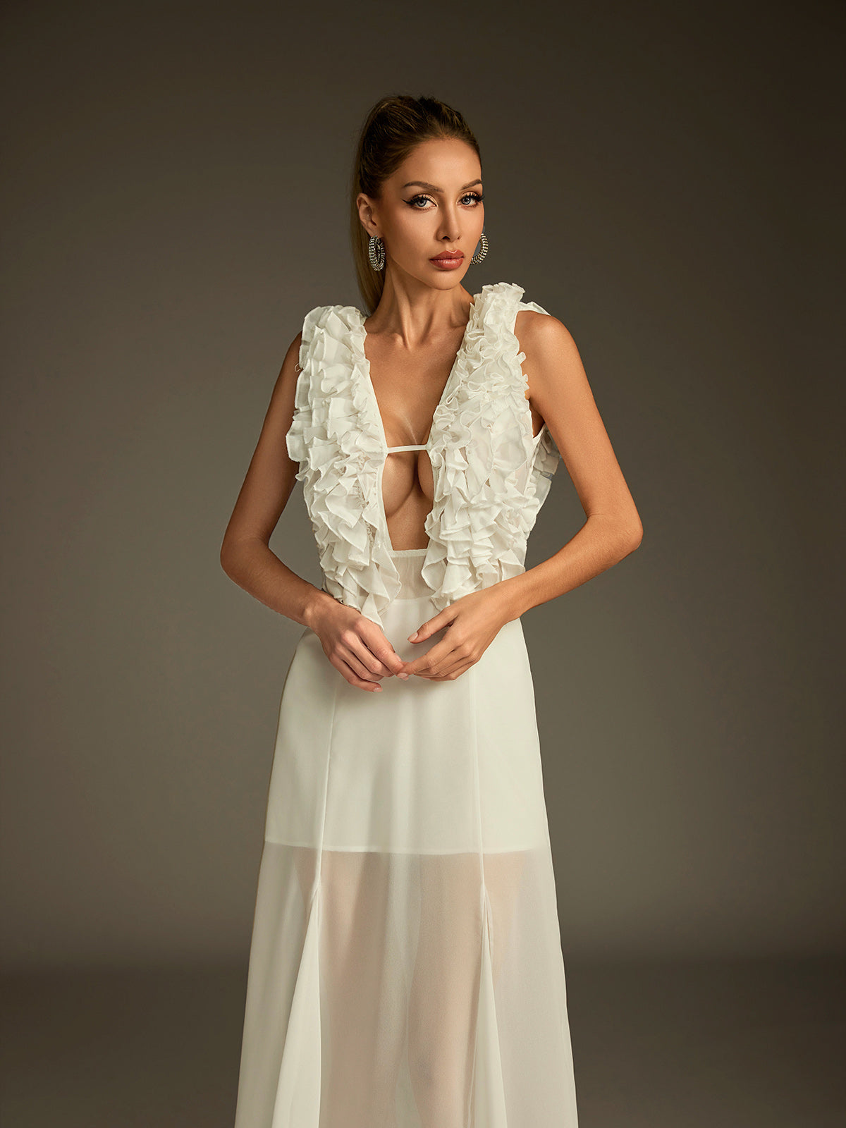 Robe midi en maille à décolleté plongeant et volants 