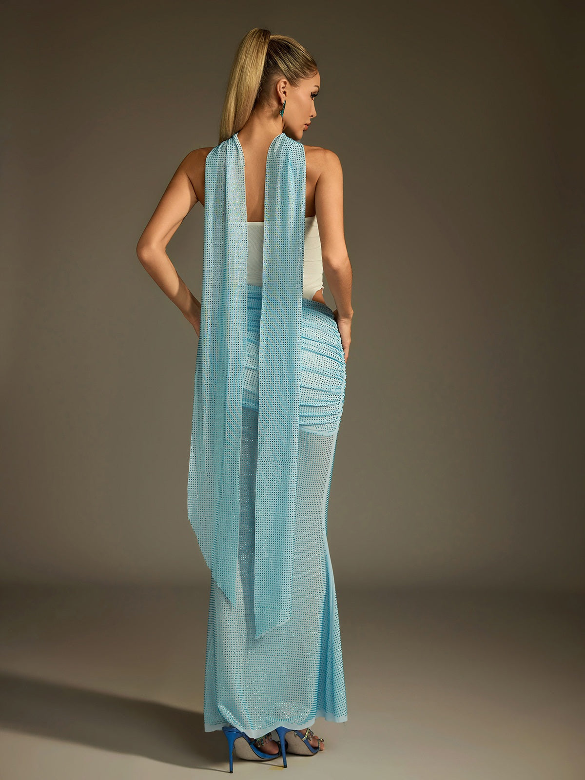 Écharpe strass robe longue en résille 
