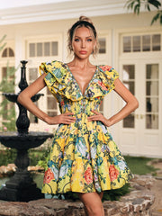 Robe mini imprimée à volants et col en V 