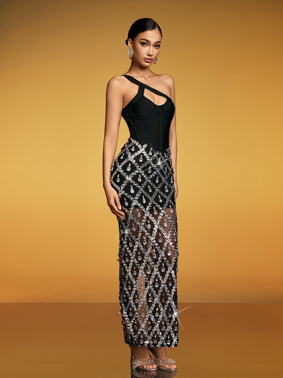 Robe longue fendue à paillettes et cristaux 
