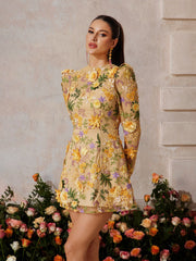 Robe courte jaune brodée de fleurs 