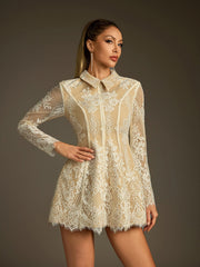 Robe courte en dentelle à sequins et col rabattu 