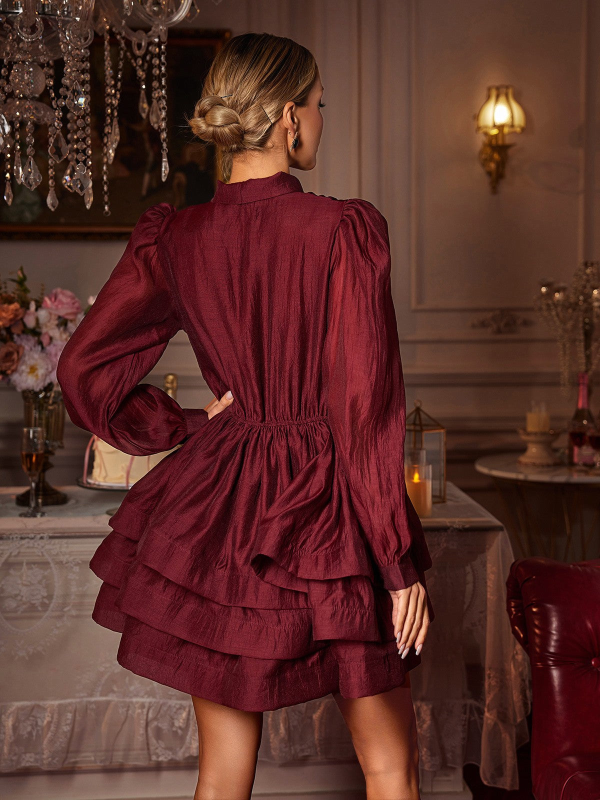 Robe mini à manches longues et à volants et nœud 