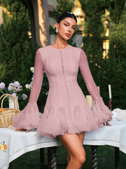 Robe mini rose à manches évasées et boutons