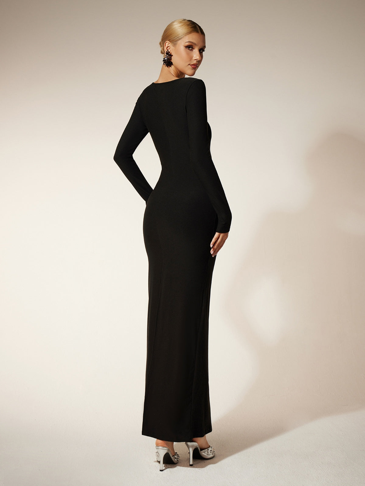Robe maxi à manches longues et découpes 