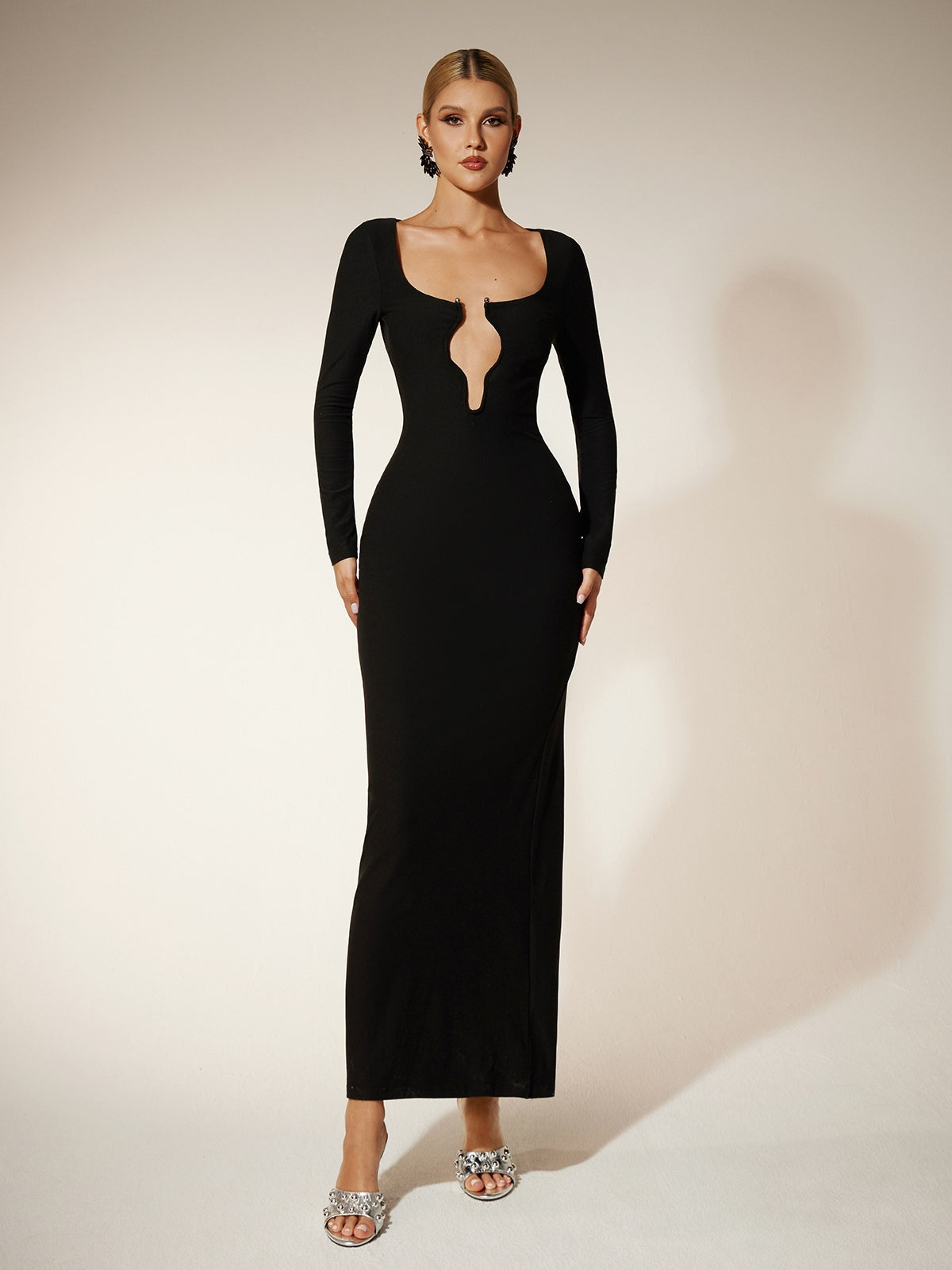 Robe maxi à manches longues et découpes 
