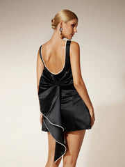 Robe en satin dos nu avec nœud en perles 