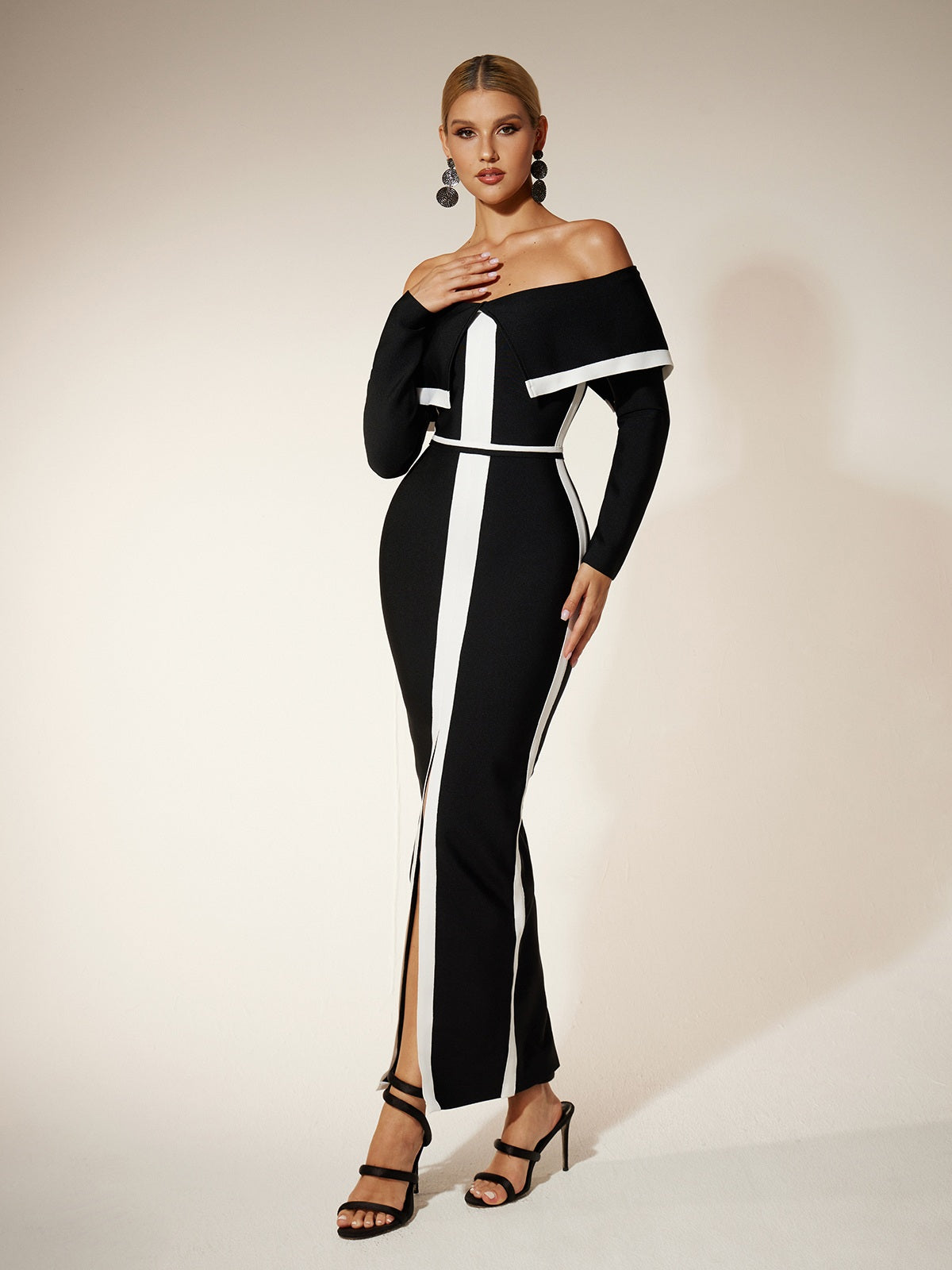 Robe bandage fendue à épaules dénudées 