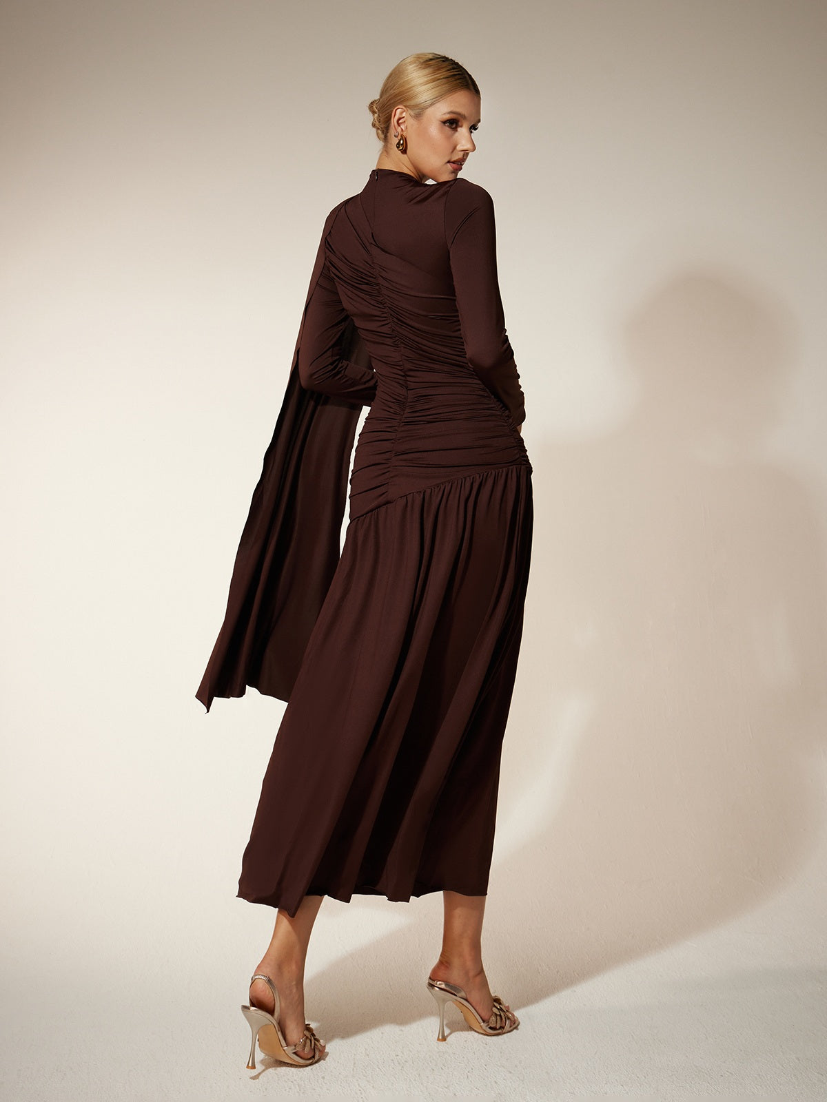 Robe midi drapée à manches longues 